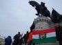 Statuia lui Matei Corvin asaltata de unguri Statuia lui Matei Corvin asaltata de unguri