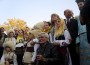 1-Doamna-Maria-Basescu-presedintele-Basescu-parintele-Boian-si-copiii-la-Malainita-nov-2011