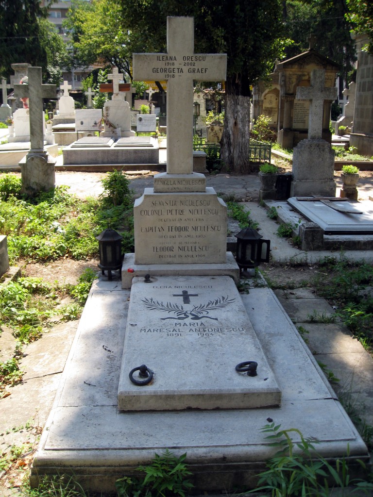 Mormantul Mariei Maresal Antonescu din Cimitirul Bellu - Bucuresti