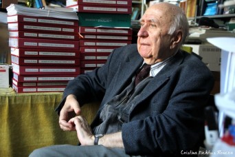 Prof Gheorghe Buzatu in biroul sau de la CICE-Iasi cu lucrarea Documente din Arhiva lui CZC - 2012- Foto Cristina Nichitus Roncea