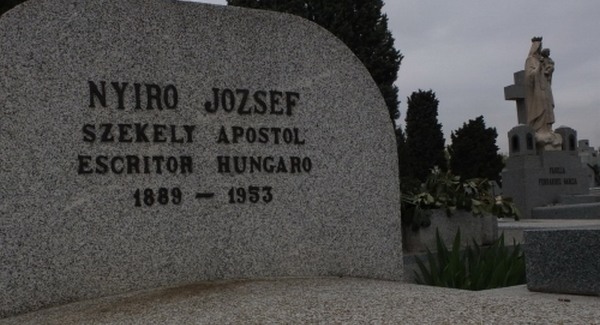 elogiu lui Nyiro la fostul mormânt din Almudena Madrid