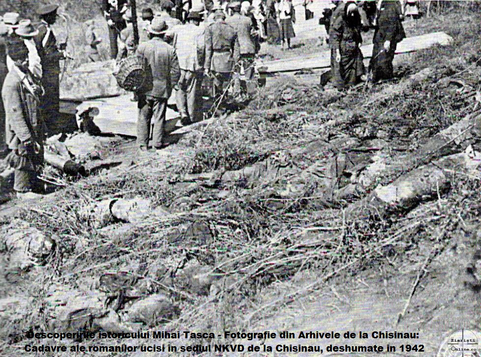 Atrocitatile sovietice in Basarabia - cadavre deshumate din curtea sediului NKVD Chisinau