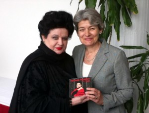 Mariana Nicolesco, Ambasador Onorific UNESCO, şi Irina Bokova, Director General UNESCO, la Reuniunea de la Paris
