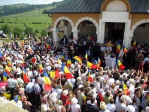 IPS Ioan de Harghita si Covasna la Biserica Valea Mare Iunie 2013