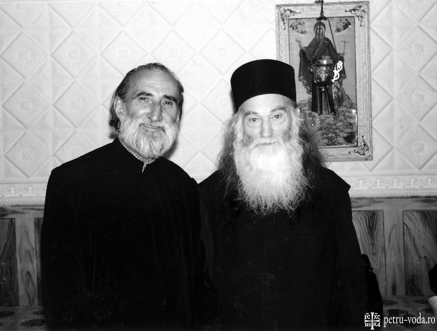 Parintele Constantin Voicescu si Parintele Justin Parvu, 1995 Foto Petru-Voda.Ro