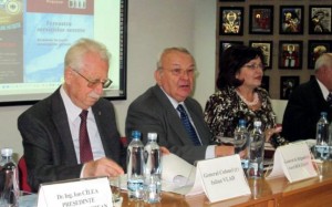 Gen Iulian Vlad si Aurel Rogojan la Ramnic octombrie 2013 - Adevarul via Ziaristi Online