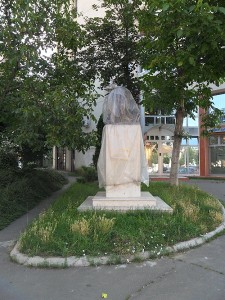 Statuia lui Aurel Filimon stă și acum nedezvelită