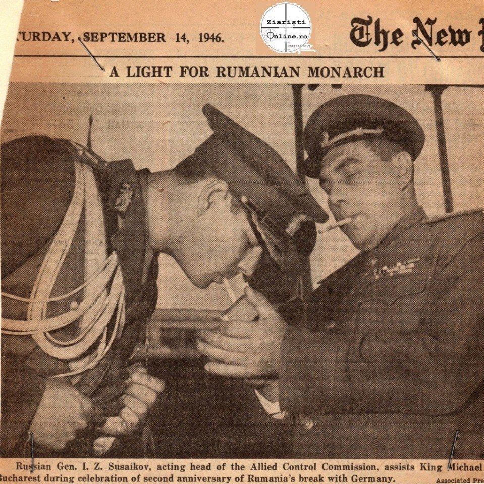 Regele Mihai King Michael of Romania si Gen sovietic USSR Susaikov la o tigara New York Times 1946 - Ziaristi Online