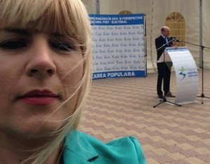 basescu - elena-udrea-selfie