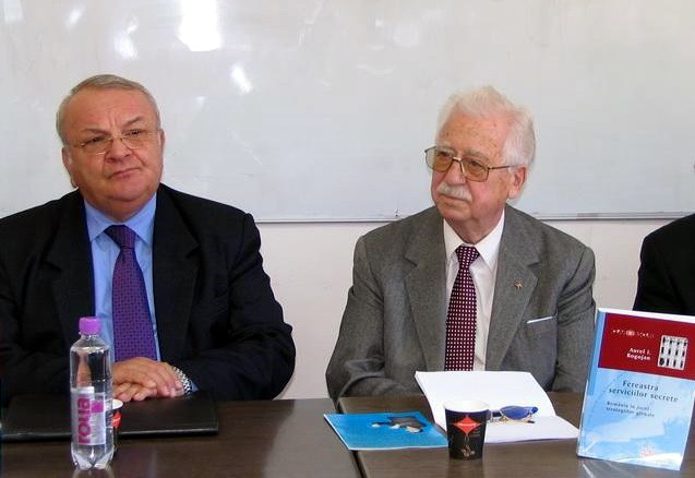 Gen-Aurel-Rogojan-Gen-Iulian-Vlad-Ziaristi-Online-Facultatea-de-Istorie-Universitatea-din-Oradea-Oct-2011