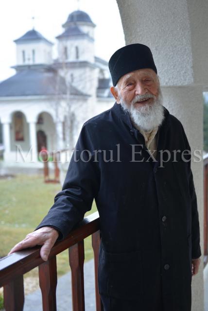 Nicolae Tomaziu la Manastirea Caraiaman Foto Bogdan Balas 2