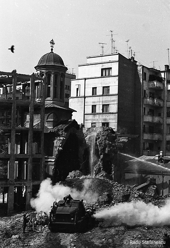 Demolarea Bisericii Enei 1977 Foto c Radu Stefanescu 17