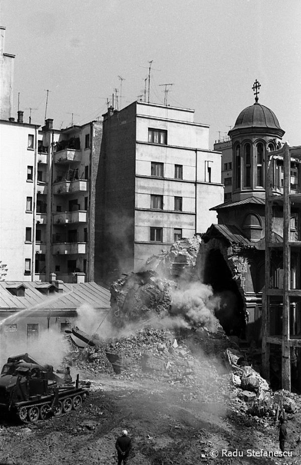 Demolarea Bisericii Enei 1977 Foto c Radu Stefanescu 19