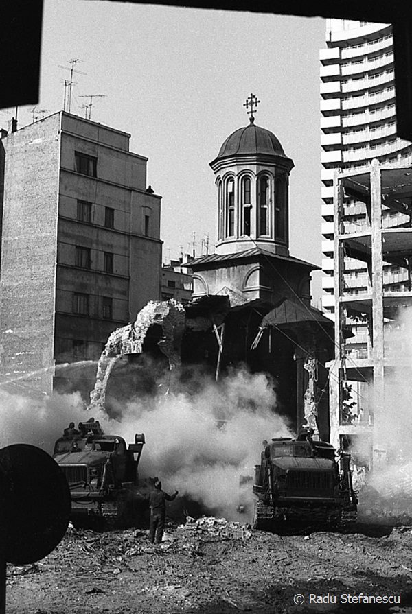 Demolarea Bisericii Enei 1977 Foto c Radu Stefanescu 20