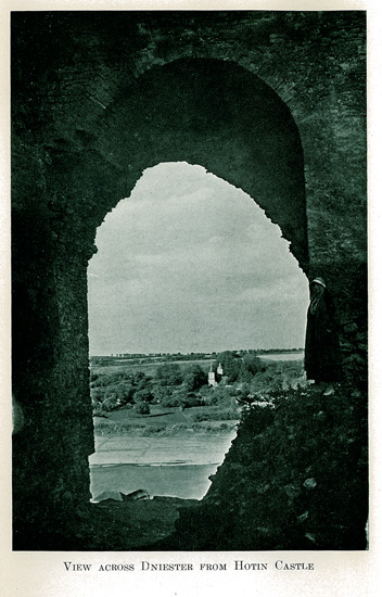 Priveliste spre Nistru de la Hotin by Charles Upson Clark