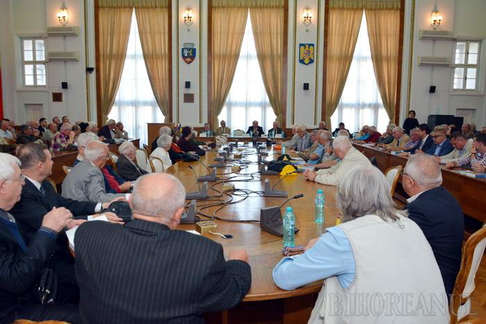 lansare-la-oradea-gen-rogojan-gen-iulian-vlad-sala-mare-a-primariei-sept-2016