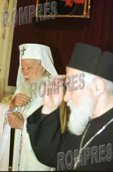 patriarhul-teoctist-si-parintele-gheorghe-calciu-la-patriarhie-31-10-2001-lansarerazboiul-intru-cuvant