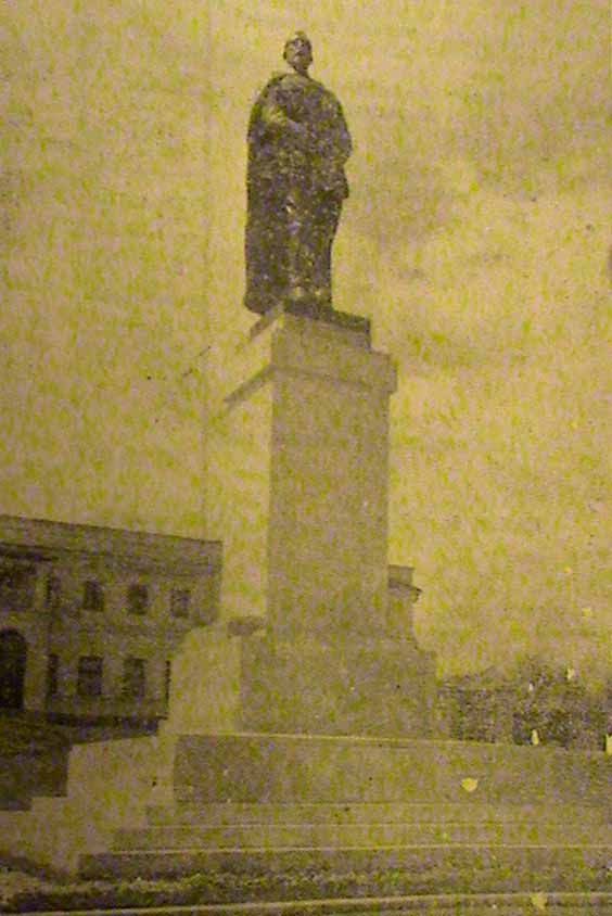 Statuia regelui Ferdinand la Chişinău