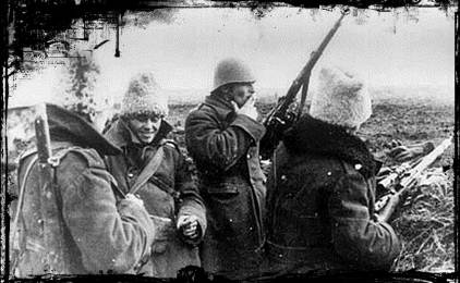 ostasi-in-transee-la-cotul-donului-octombrie-1942-se-observa-caciula-turcana-standard-pentru-iarna-lui-1942
