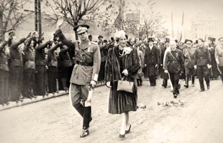 Regele Mihai, Regina, Antonescu si Sima la Marea Manifestare Legionara de la Iasi din 8 Noiembrie 1940