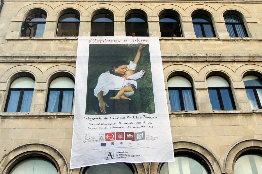 03 Instalare Banner Aniela Petreanu - Arhitectura - Alaptarea e Iubire de Cristina Nichitus Roncea