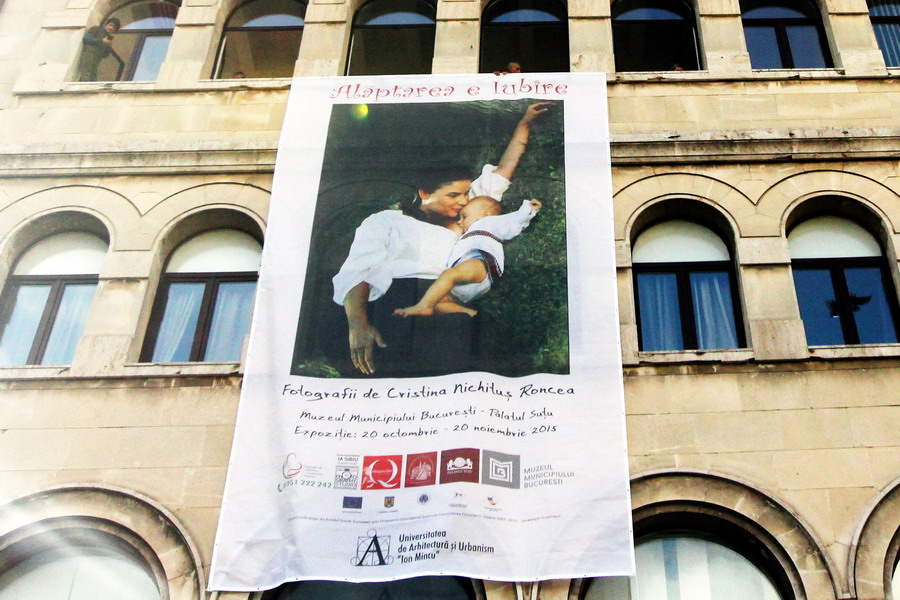 04 Instalare Banner Aniela Petreanu - Arhitectura - Alaptarea e Iubire de Cristina Nichitus Roncea