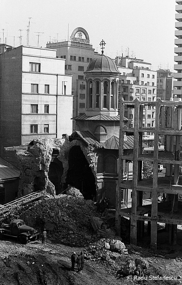 Demolarea Bisericii Enei 1977 Foto c Radu Stefanescu 12