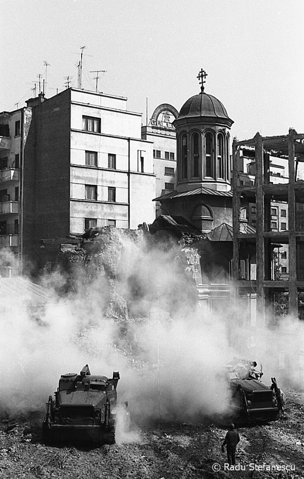 Demolarea Bisericii Enei 1977 Foto c Radu Stefanescu 18