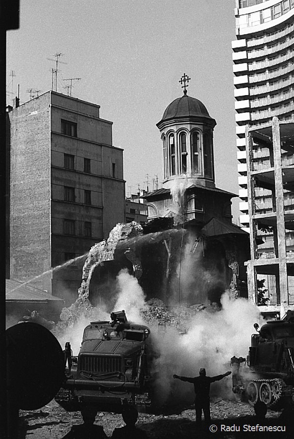 Demolarea Bisericii Enei 1977 Foto c Radu Stefanescu 21