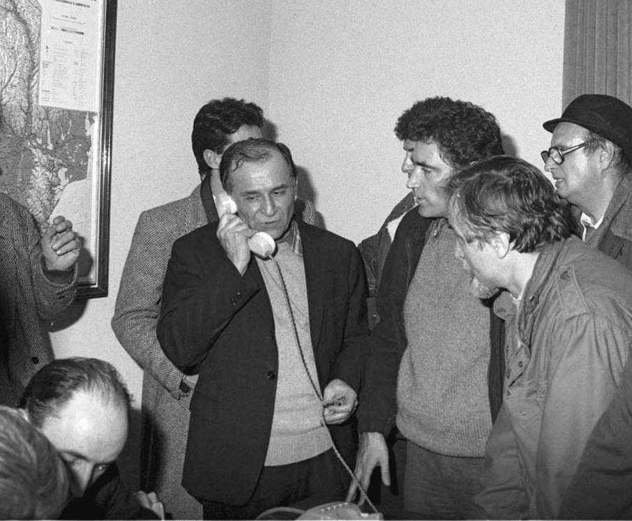 Ion Iliescu si Petre Roman - am sunat la ambasada sovietica - decembrie 1989